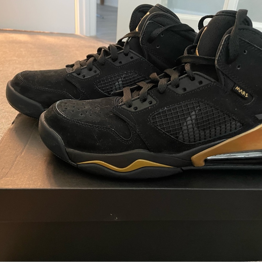 Jordan Mars 270 Black and Gold size 8.5 men’s